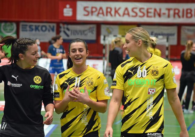 Kelly Vollebregt, Tina Abdulla und Dana Bleckmann after the Match NSU versus BVB on January 21, 31:29 for Borussia...
FotoArchiv Merkel+Merkel
