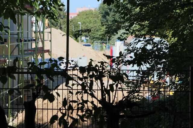 Die Realisierung des Radwegs am "Weissachgrün" wird bis zum Ende des Bauprojekts warten müssen. | Foto: bea