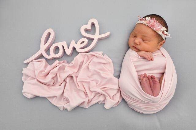 Lorett Kristina Emanoil aus Bretten kam am 31.08.2021 in der Fürst-Stirum Klinik Bruchsal zur Welt und wog bei einer Größe von 52 Zentimetern 3700 Gramm. | Foto: babysmile24.de