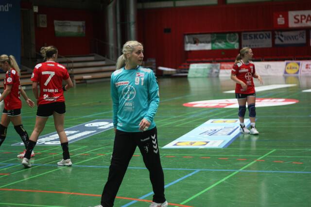 Kristina Graovac soll am Samstag versus die SUN ihre Kiste möglichst vernageln, damit der Sieg im Cup letzte Saison in der Ballei jetzt im Punktspiel am Samstag wiederholt werden kann...
FotoArchiv Merkel+Merkel