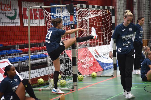 Stretching...Sharon Nooitmeer, Irene Espinola Perez, Sarah Wachter
FotoArchiv Merkel+Merkel