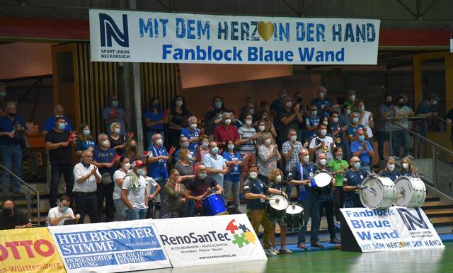 The Blue Wall...Hier schlägt das Hez der SUN...Gaben gegen die Werkselfen alles, was sie hatten, Wahnsinnsstimmung...

FotoArchiv Merkel+Merkel