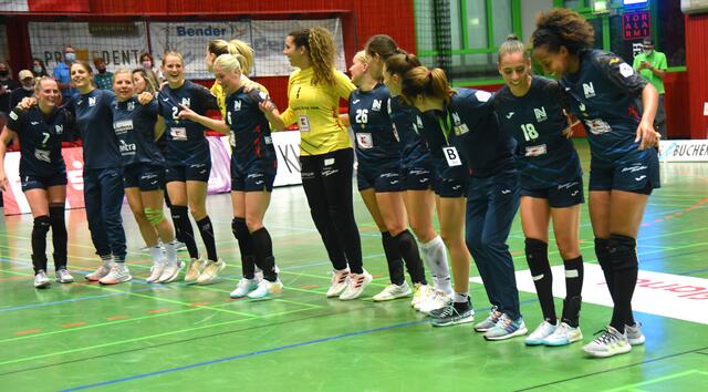 Das TEAM der Blue Ladies feiert den Sieg über die Werkselfen...grandiose Stimmung vor 728 Pay Pal Zuschauern...
Zuschauerrekord bisher in der Saison...
FotoArchiv Merkel+Merkel