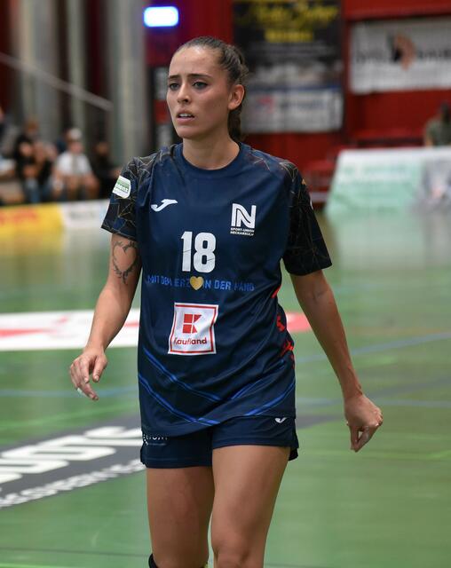 Johanna Stockschläder zum Dritten...Blendende Konterspezialistin auf links...Nächstes Länderspiel, das dritte dann, versus Griechenland...comin' soon...
FotoArchiv Merkel+Merkel