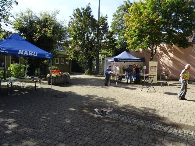 Der NABU Bretten hat die Aktion mit Obst und Arbeitskraft unterstützt