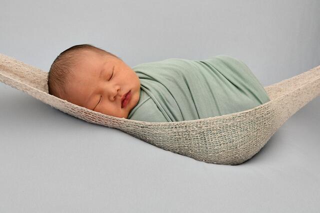 Theo Khun Singsopha aus Bruchsal kam am 02.10.2021 in der Fürst-Stirum Klinik Bruchsal zur Welt und wog bei einer Größe von 51 Zentimetern 3340 Gramm. | Foto: babysmile24.de