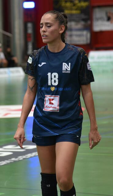 Reflexion und Spielästhetik auf Linksaußen: Johanna Stockschläder.
FotoArchiv Merkel+Merkel