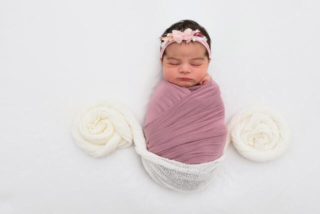 Sophia Martin aus Bruchsal kam am 10.10.2021 in der Fürst-Stirum Klinik Bruchsal zur Welt und wog bei einer Größe von 50 Zentimetern 3090 Gramm. | Foto: babysmile24.de