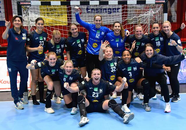 The Winner takes it all...The SUN mit Madame Party Jill Kooij in Front-Position...
Gracias a la vida...venceremos...
hoffentlich auch versus Oldenburg im Cup...
FotoArchiv Merkel+Merkel