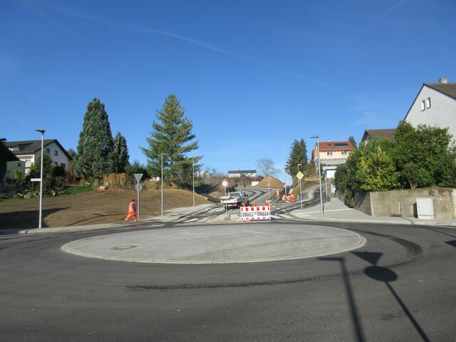 Der Mini-Kreisel unterhalb der Anhöhe. 