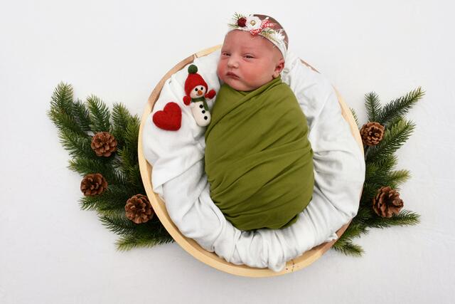 Lilith Lucy Schrader aus Ubstadt-Weiher kam am 29.11.2021 in der Fürst-Stirum Klinik Bruchsal zur Welt und wog bei einer Größe von 50 Zentimetern 3220 Gramm. | Foto: babysmile24.de