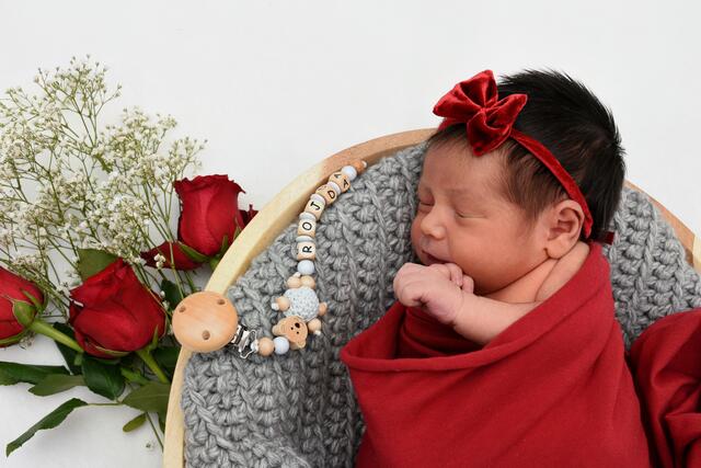 Rojda Lina Kocaman aus Bruchsal kam am 04.12.2021 in der Fürst-Stirum Klinik Bruchsal zur Welt und wog bei einer Größe von 50 Zentimetern 2740 Gramm. | Foto: babysmile24.de