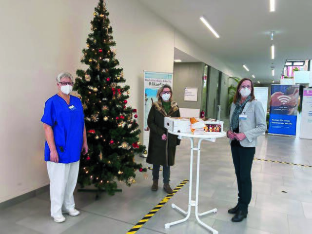 Jutta Walter, Bereichsleiterin Rechbergklinik, Barbara Sellin, Jutta Ritzmann-Geipel, Direktorin für Pflege- und Prozessmanagement (von links). | Foto: Olaf Sellin