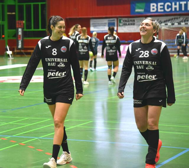 Asli Iskit (8/RM) und Lydia Jakubisova (28/RA) vor dem Match in der Ballei...
FotoArchiv Merkel+Merkel