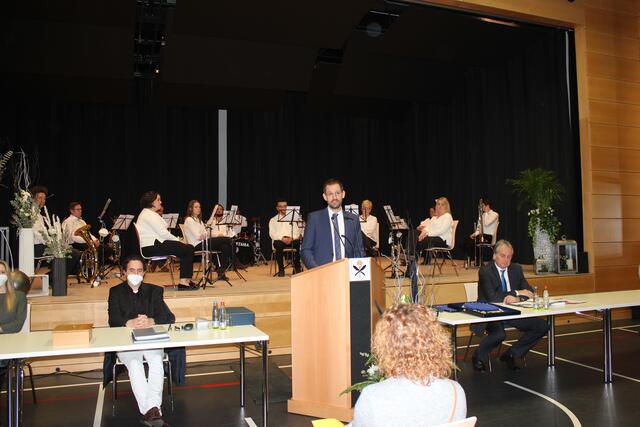 Landrat Bastian Rosenau am Rednerpult. | Foto: ger