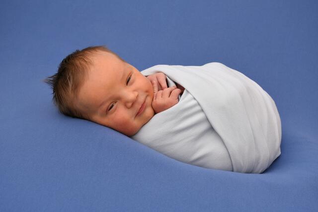 Nicolae Alexandru Mircea aus Bretten kam am 22.01.2022 in der Fürst-Stirum Klinik Bruchsal zur Welt und wog bei einer Größe von 54 Zentimetern 3170 Gramm. | Foto: babysmile24.de