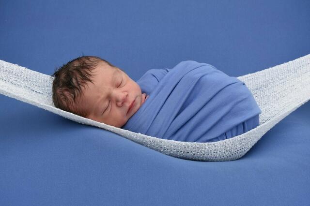 Elias Matei Butnaru aus Oberderdingen kam am 20.02.2022 in der Fürst-Stirum Klinik Bruchsal zur Welt und wog bei einer Größe von 50 Zentimetern 2800 Gramm. | Foto: babysmile24.de