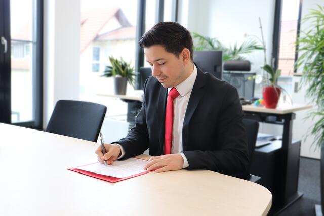 Der Walzbachtaler Bürgermeister Timur Özcan ist der Organisation "Mayors for peace" beigetreten. | Foto: Gemeinde Walzbachtal