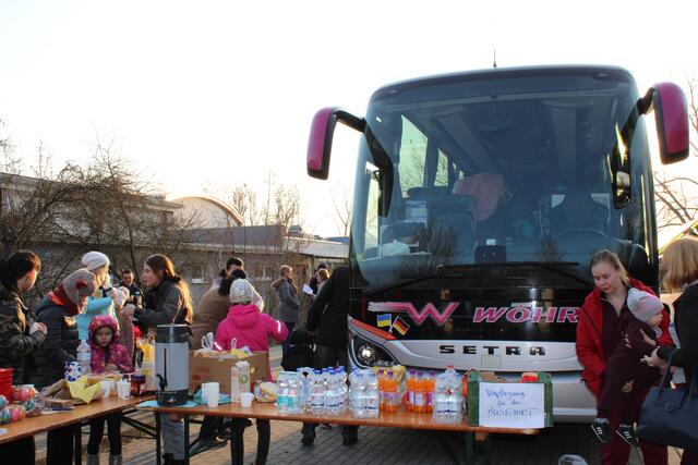 Organisiert hatten die Hilfsfahrt Unternehmen aus der Region, nämlich das Busunternehmen Wöhrle und die MJR GmbH, unterstützt von Project Eye. | Foto: Carolyn Veit