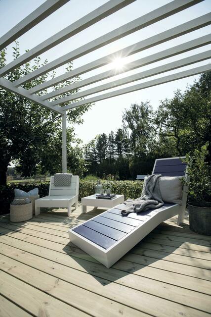 Mit dieser Wetterschutz-Farbe in verschiedenen Farbtönen kann man Holzobjekte ganz individuell gestalten. Foto: Consolan/akz-o | Foto: Consolan/akz-o