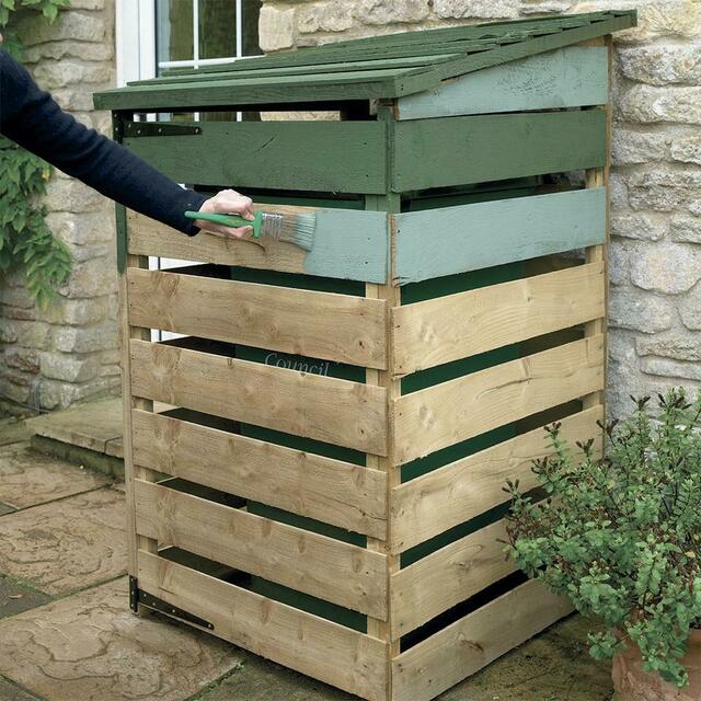 Mit dieser Wetterschutz-Farbe in verschiedenen Farbtönen kann man Holzobjekte ganz individuell gestalten. Foto: Consolan/akz-o | Foto: Consolan/akz-o