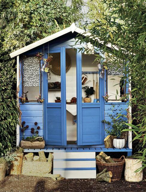 Mit dieser Wetterschutz-Farbe in verschiedenen Farbtönen kann man Holzobjekte ganz individuell gestalten. Foto: Consolan/akz-o | Foto: Consolan/akz-o