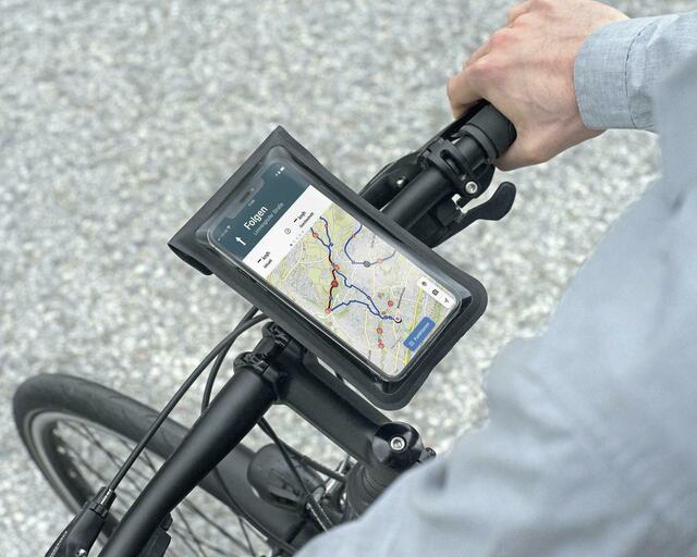 Durch das große Klarsichtfenster ist das Display immer in Sicht und lässt sich durch eine Folie wie gewohnt bedienen. Foto: Rixen &amp; Kaul GmbH/akz-o | Foto: Rixen &amp; Kaul GmbH/akz-o