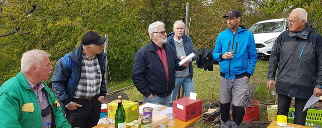 Abschließender Erfahrungsaustausch von Teilnehmern mit Referent Günter Hauf (links) | Foto: Foto: Udo Kazenmaier