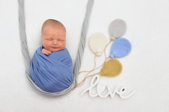 Adrian Welm aus Bretten kam am 27.04.2022 in der Fürst-Stirum Klinik Bruchsal zur Welt und wog bei einer Größe von 51 Zentimetern 3480 Gramm. | Foto: babysmile24.de