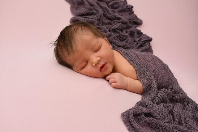 Mia Sophie Ullo aus Bretten kam am 01.05.2022 in der Fürst-Stirum Klinik Bruchsal zur Welt und wog bei einer Größe von 49 Zentimetern 3150 Gramm. | Foto: babysmile24.de