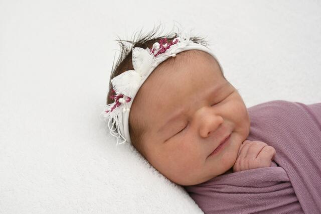 Selina Gisela Cevirgen aus Bruchsal kam am 03.05.2022 in der Fürst-Stirum Klinik Bruchsal zur Welt und wog bei einer Größe von 53 Zentimetern 3390 Gramm. | Foto: babysmile24.de