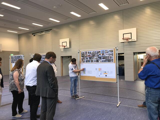 Peter Kloos klärt über die erfolgten Sanierungsmaßnahmen auf. | Foto: kuna