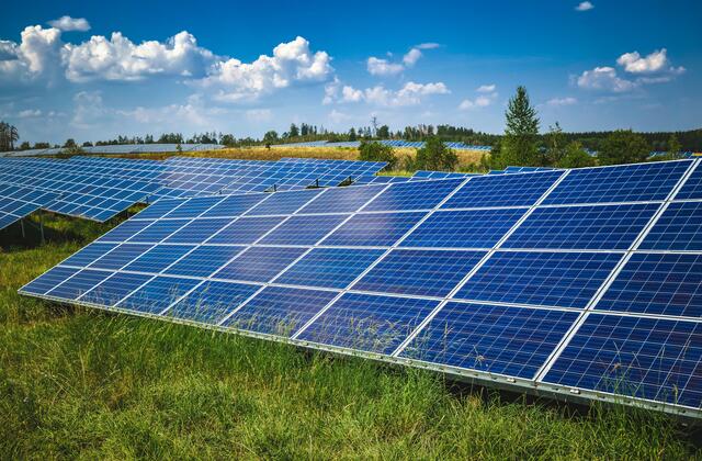 Lukrativ: Unternehmensanleihen aus dem Bereich Solar versprechen jährliche Renditen, die weit über dem aktuell für Spareinlagen üblichen Niveau liegen. Foto: djd/EUSOLAG/Getty Images/Adam Smigielski | Foto: djd/EUSOLAG/Getty Images/Adam Smigielski