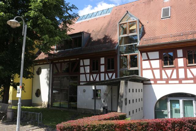 Kulturhaus "Lindenhof": Das 1821 erbaute Fachwerkhaus wurde 1993 von der Gemeinde erworben und fünf Jahre später zum Kulturhaus umgebaut. | Foto: hk