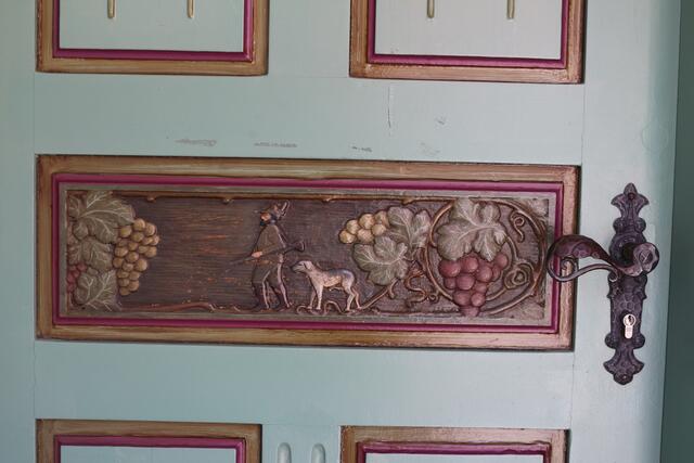 Erinnerung an früher: Wer das Rathaus betritt, geht immer noch durch die alte Wirtshaustür des vormaligen Gasthauses "zur Traube". | Foto: hk