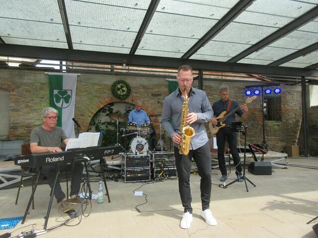 Der Vormittag begann mit einem Frühshoppen mit "Jazz Melange" in entspannter und beschwingter Stimmung.  | Foto: ger