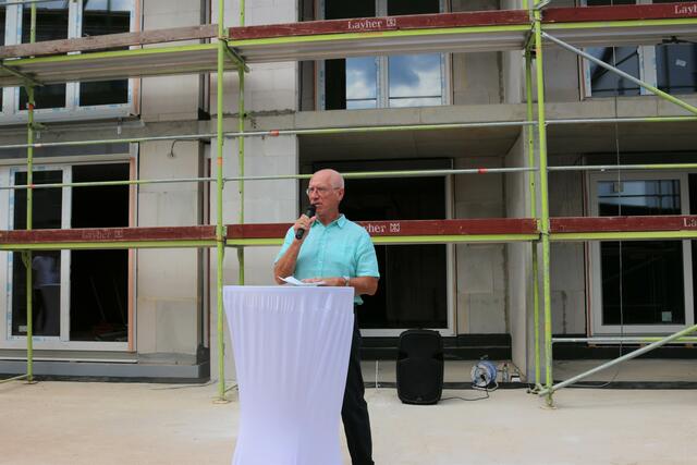 Otto Mansdörfer sprach lobende Worte über die Weissachgrün. | Foto: kuna