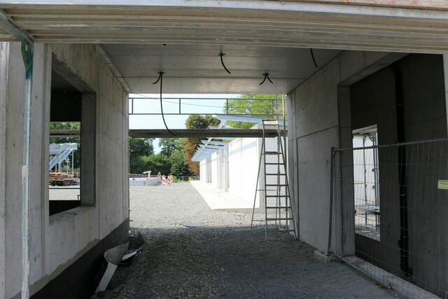 Der Eingangsbereich: Auf der linken Seite entsteht der Kiosk, während auf der rechten Seite ein Automat installiert werden soll, bei dem sich die Besucher Eintrittskarten kaufen können. | Foto: kuna