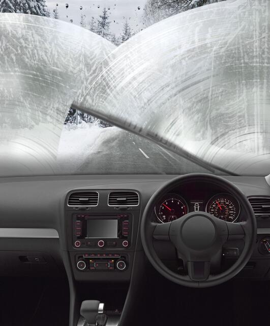 Ohne Durchblick am Steuer: Bei Schlieren wird es höchste Zeit für neue Scheibenwischer. Foto: djd/Robert Bosch | Foto: djd/Robert Bosch