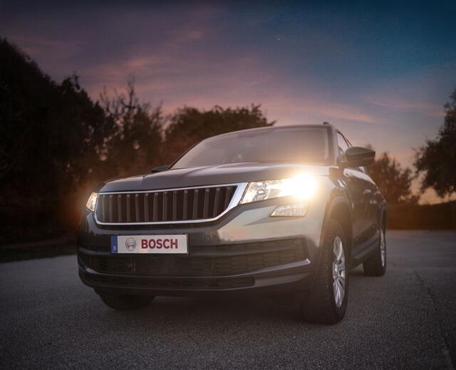 Viele Werkstätten beteiligen sich an den Aktionswochen im Herbst und bieten eine kostenfreie Überprüfung der Fahrzeugbeleuchtung an. Foto: djd/Robert Bosch GmbH | Foto: djd/Robert Bosch GmbH