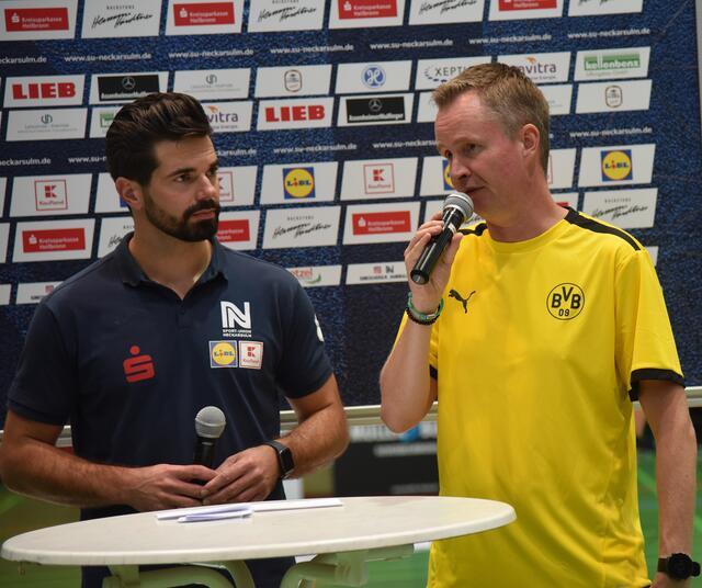 Trainer Fuhr (rechts) nach dem Spiel SUN vs. BVB beim Pressetalk in der Ballei in der letzten Saison. Muss erneut einen großen Umbruch im Team moderieren.
FotoArchiv Irena+Wolfgang Merkel
