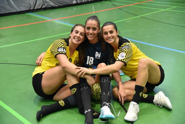 Jennifer Gutierrez Bermejo, Johanna Stockschläder und Tina Abdulla nach dem letztjährigen Match SUN vs. BVB in der Ballei. Jenny Gutierrez spielt jetzt für Rapid Bukarest zusammen mit Irene Espinola Perez in der Champions League, Johanna "Stocki" Stockschläder läuft jetzt für den Thüringer HC auf und Tina Abdulla spielt nun für Storhamar in Norwegen und in der Champions League.
Time fades away...
FotoArchiv Merkel&amp;Merkel