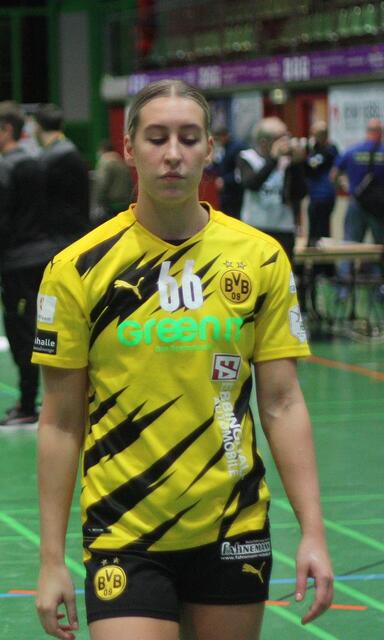 Dana Bleckmann, die nach einem Kreuzbandriss gegen Halle wieder in alter Frische auftrumpfte. Erzielte fünf Treffer. Auf dem Weg in die Nationalmannschaft. Diese Saison sollte es klappen...
FotoArchiv Irena&amp;Wolfgang Merkel