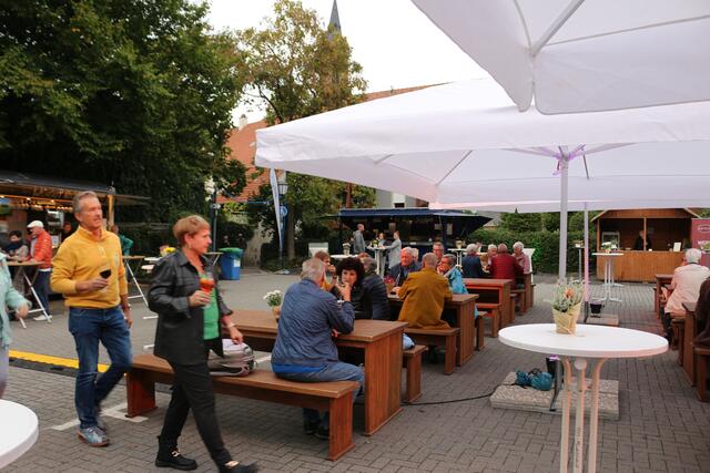 Der Brettener Weinmarkt "Kunst &amp; Genuss" verspricht gesellige Stunden und guten Wein aus der Region Kraichgau-Stromberg. | Foto: kuna