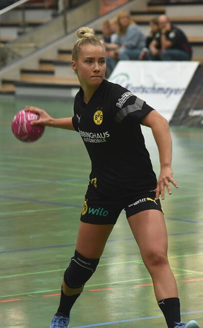 Lena Hausherr, neue Linksaußen von Sachsen Zwickau gekommen...Coming back...der ehemaligen A-Jugendspielerion des BVB...
FotoArchiv Merkel+Merkel