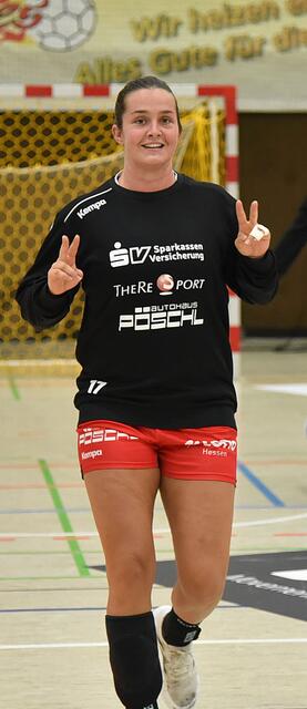 Lisa Friedberger, 2014 aus Ketsch gehkommen, die Lebensversicherung der Flames und der Trainerin Heike Ahlgrimm
FotoArchiv Merkel+Merkel