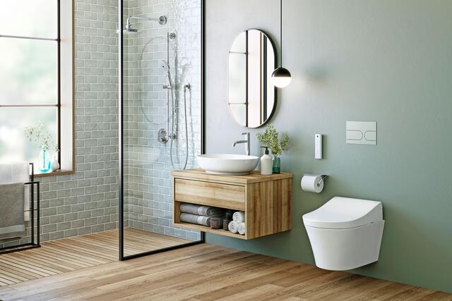 Wenn altersbedingt die ersten Einschränkungen kommen, ist es sehr entlastend, über ein barrierefreies Badezimmer zu verfügen - ein Dusch-WC mit integrierter Intimreinigung gehört dazu. Foto: djd/TOTO | Foto: djd/TOTO