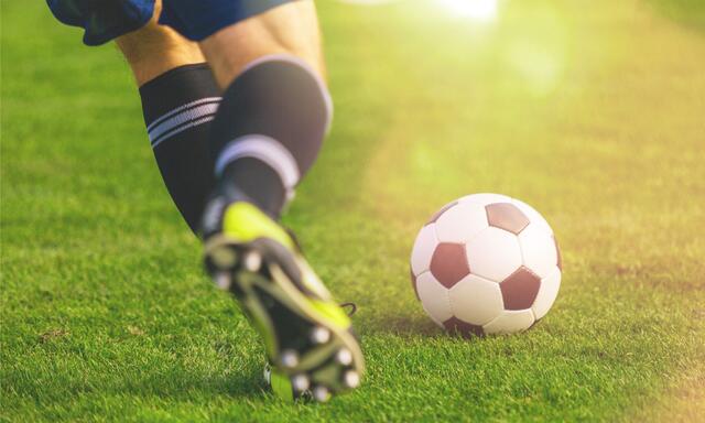 Im Fußball-Heimspiel gegen den FV Fortuna Kirchfeld hat der SV Kickers Büchig den erhofften Befreiungsschlag verpasst. | Foto: BillionPhotos.com - stock.adobe.com
