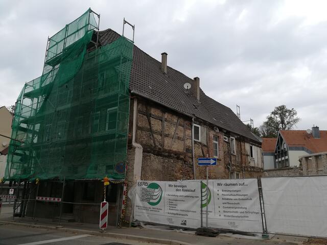 An der Seite ist das freigelegte Fachwerk am Böcklehaus gut zu sehen.  | Foto: ger