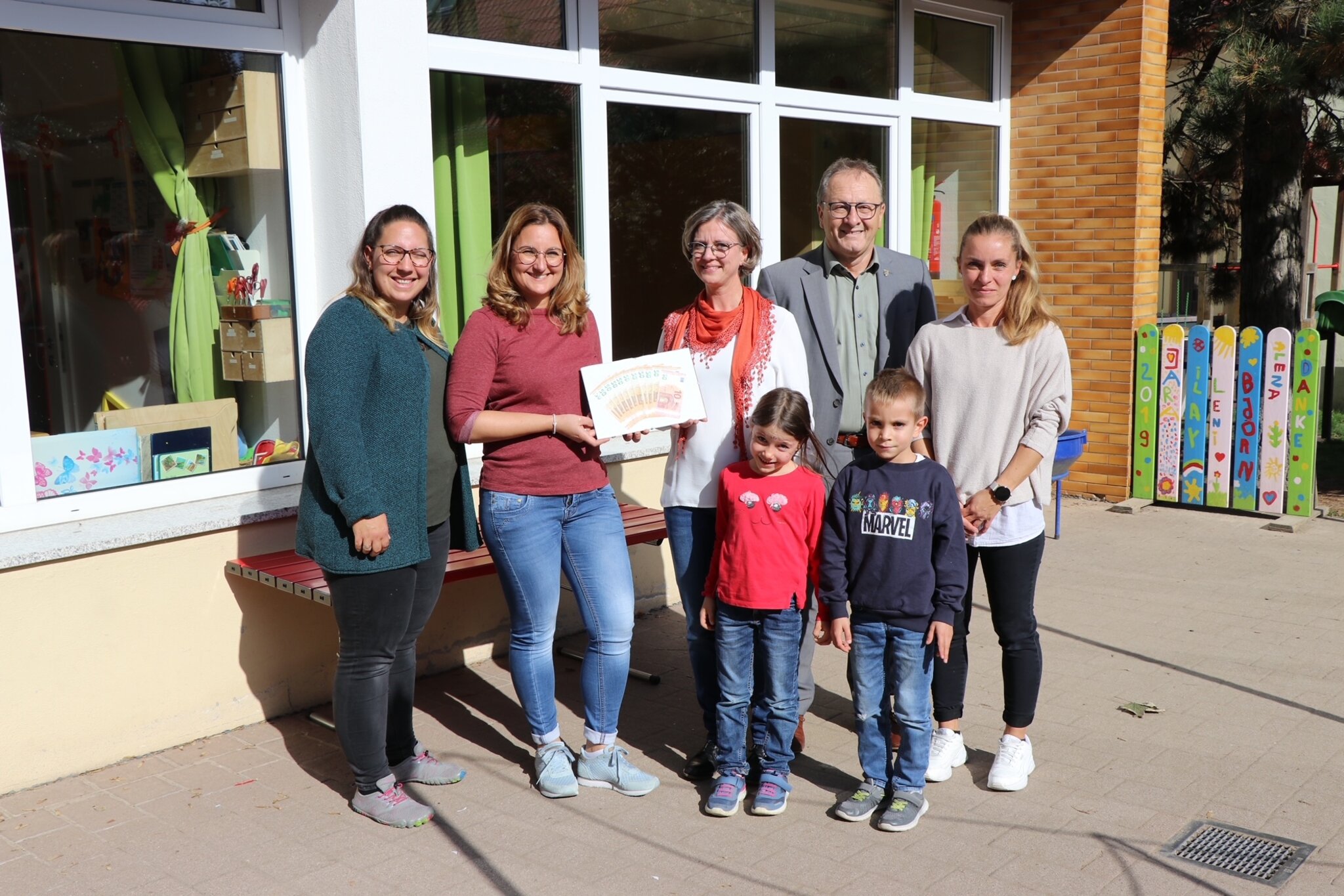 Erlös aus Basar: Spende an Evangelischen Kindergarten Großvillars - Region